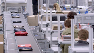 interroll-header1 Så höjde klädföretaget sin produktivitet med 30 procent